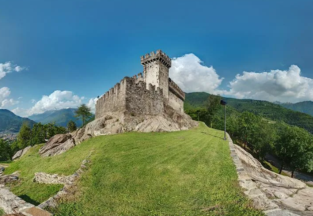 castillo Sasso Corbaro